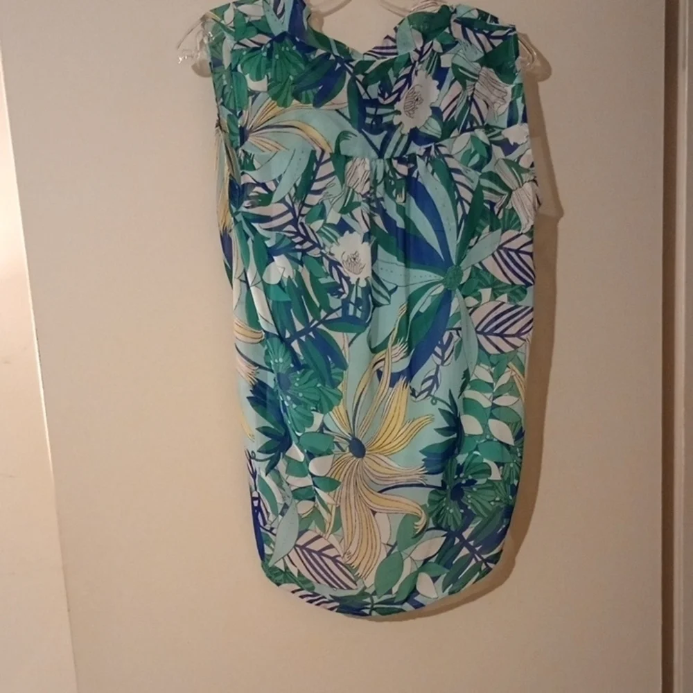 Floral Sleeveless Blouse - Picture 3 of 4